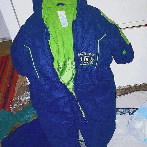 Carter's NEVER WORN, Dad's Team SnowSuit, footed & gloved - Picture 1 of 6